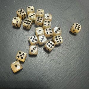 Pearlescent Dice Set - Cream and Black